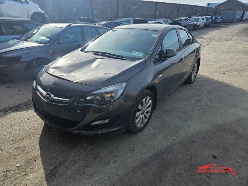 2013 OPEL ASTRA SC 1.7 CDTI 110PS 4DR for breaking