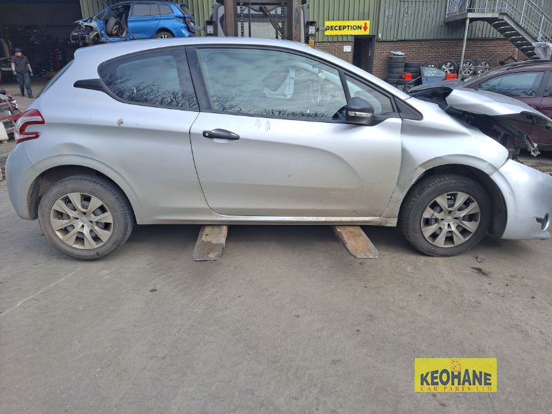2013 PEUGEOT 208 ACCESS 1.0 2DR 3 DOOR for breaking