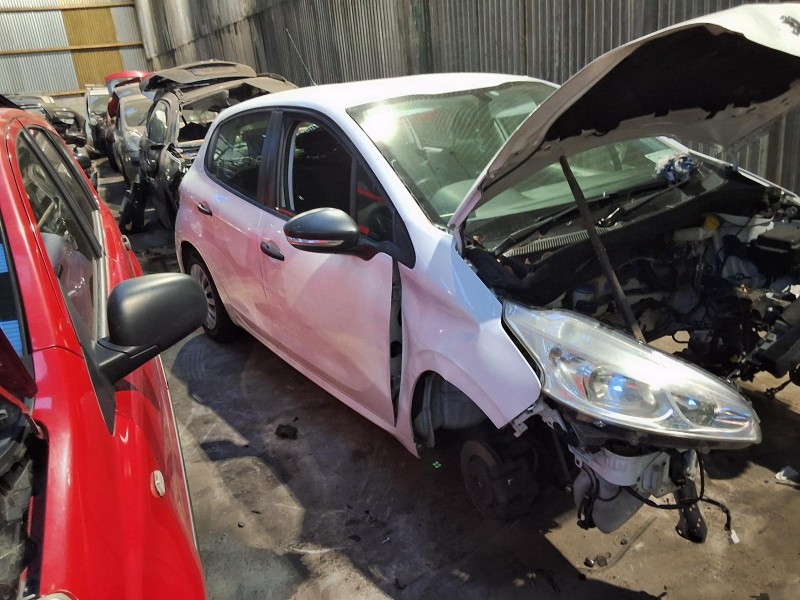 2013 PEUGEOT 208 ACCESS 1.2 4DR for breaking