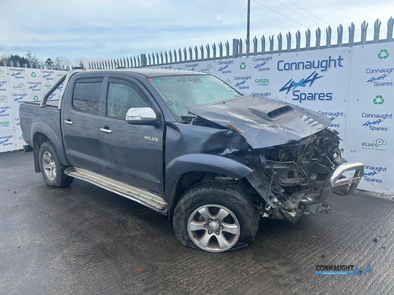 2013 TOYOTA HILUX 2.5 D-4D HL3 4WD 4DR 144BHP D/C for breaking