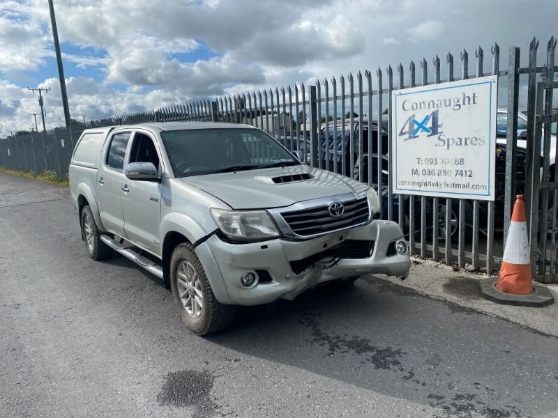 2013 TOYOTA HILUX D-4D INVINCIBLE 4DR AUTO 2.4 ACTIVE ECB 148 BHP for breaking