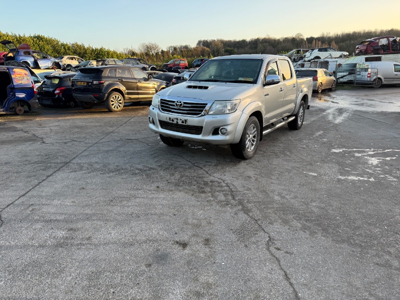 2013 TOYOTA HILUX INVINCIBLE D'CAB D-4D 4DR 3.0 D/C 171BHP for breaking