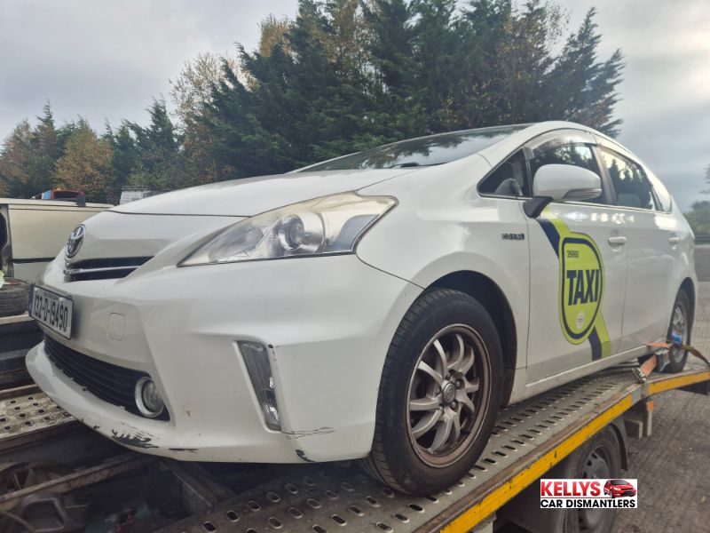 2013 TOYOTA PRIUS ZVW41W 5DR AUTO for breaking
