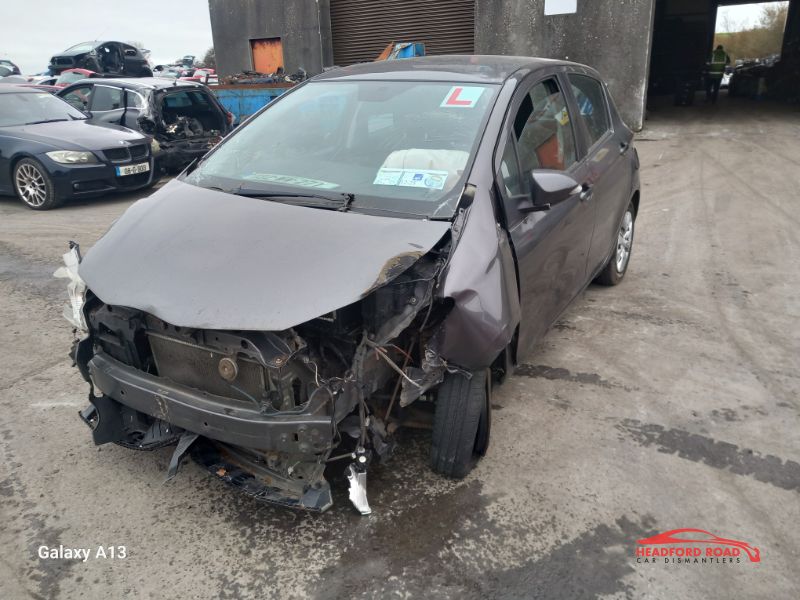 2013 TOYOTA YARIS 1.0 LUNA 4DR for breaking