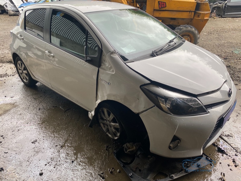2013 TOYOTA YARIS HYBRID T4 CVT 5DR AUTO for breaking