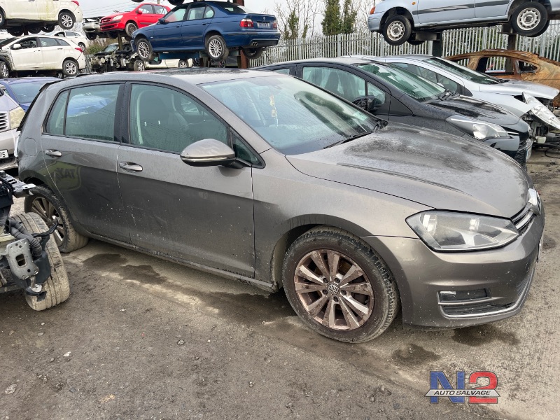 2013 VOLKSWAGEN GOLF 1.6 TDI SE BLUEMOTION 105PS 5DR for breaking
