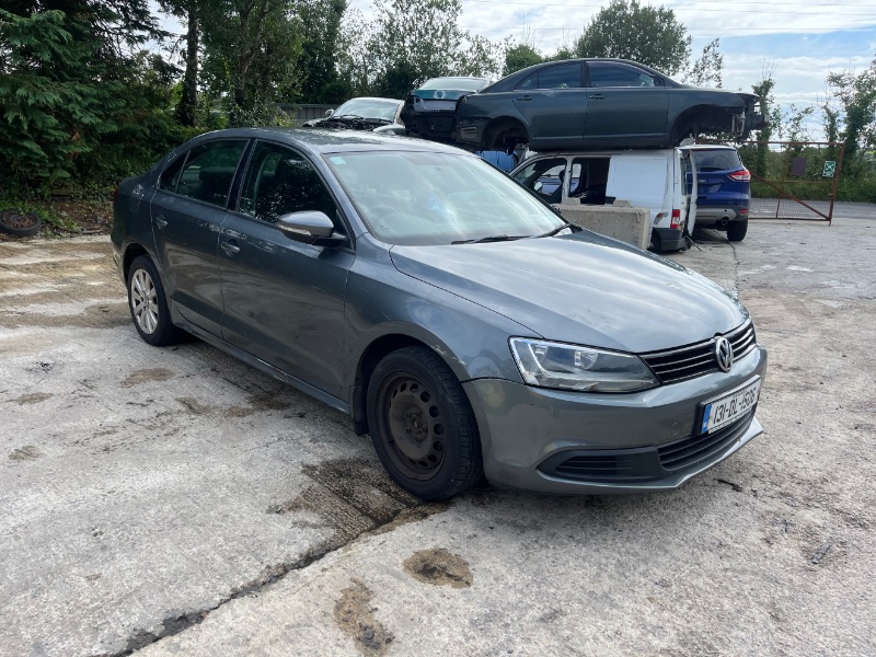 2013 VOLKSWAGEN JETTA 1.6 TDI CR BLUEMOTION S 1 105 4DR 105PS for breaking
