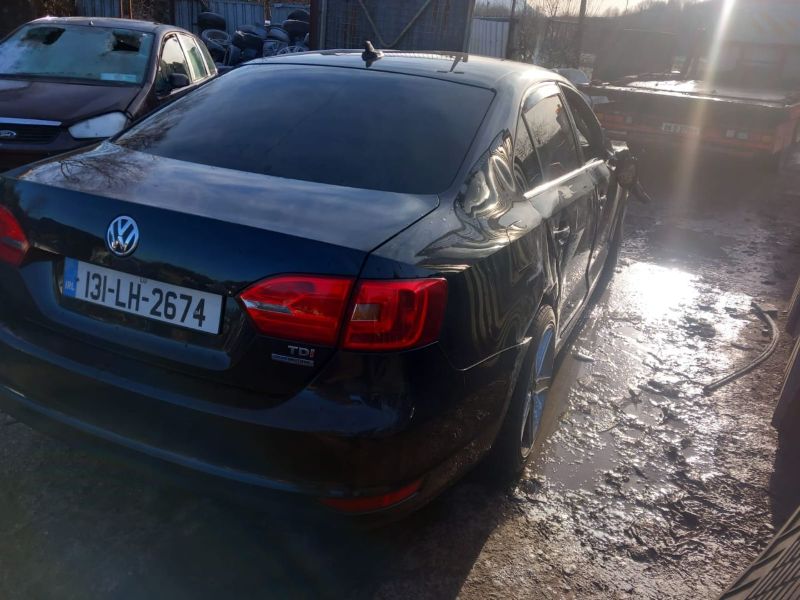 2013 VOLKSWAGEN JETTA 1.6 TDI LIMITED EDITION BLUEMOTION 105PS 4DR for breaking
