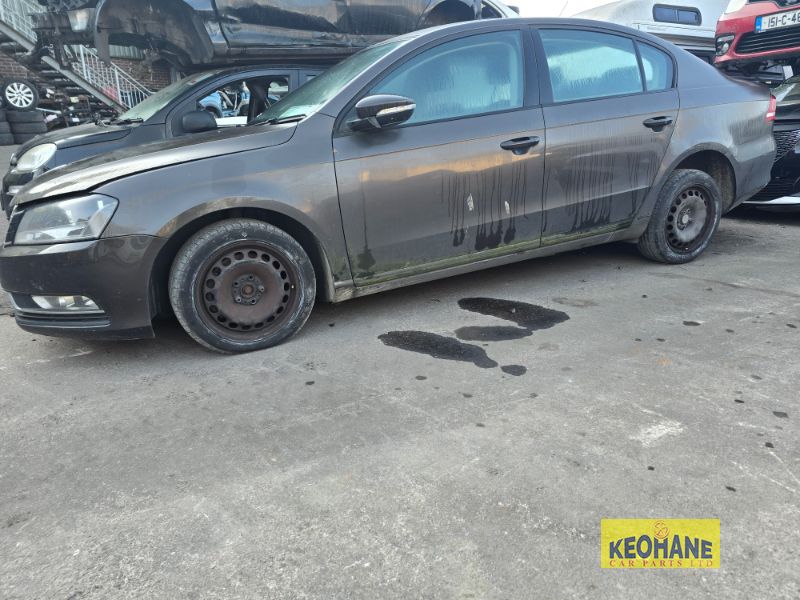 2013 VOLKSWAGEN PASSAT BLUEMOTION 1.6 TDI MANUAL 6SPEED FWD 105HP 4DR for breaking