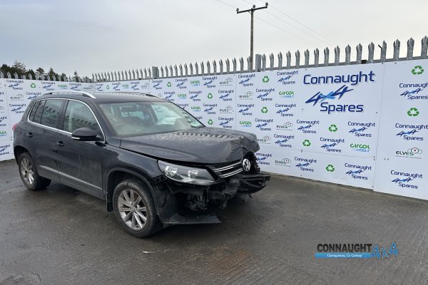 2013 VOLKSWAGEN TIGUAN SPORT 2.0 TDI MANUAL 6SPEED FWD 140HP 4DR for breaking