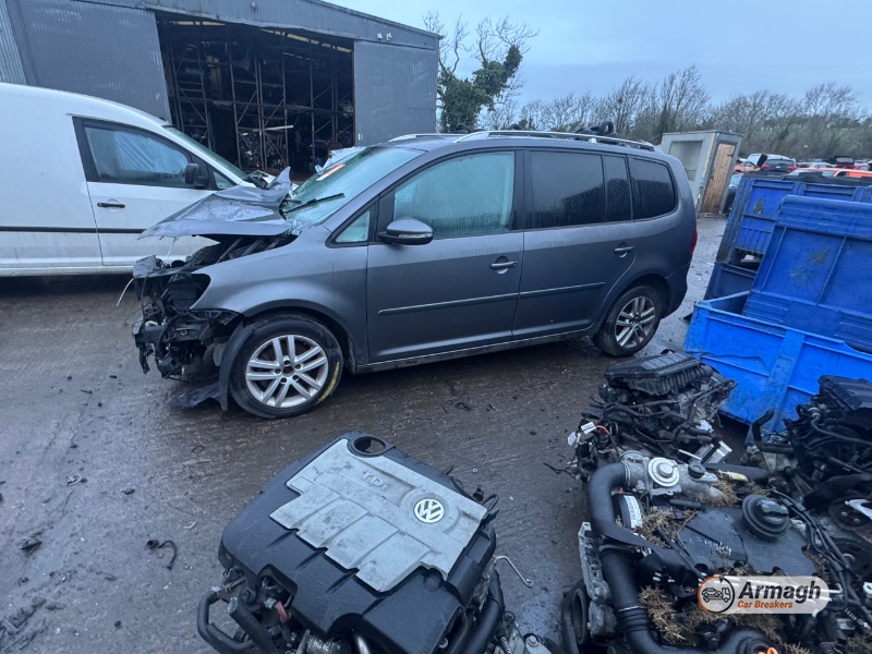 2013 VOLKSWAGEN TOURAN SE TDI for breaking