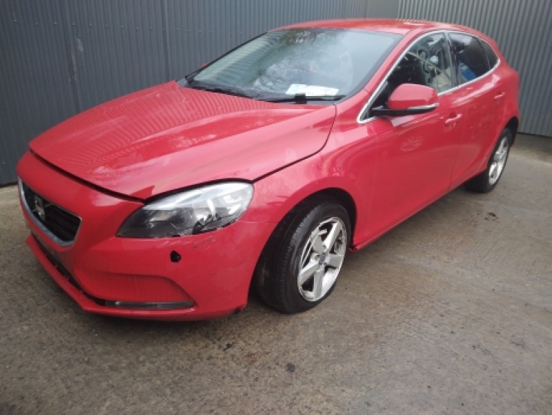 2013 VOLVO V40 D2 1.6L 115HP SE 5DR for breaking