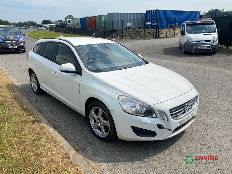 2013 VOLVO V60 ES NAV D4 for breaking