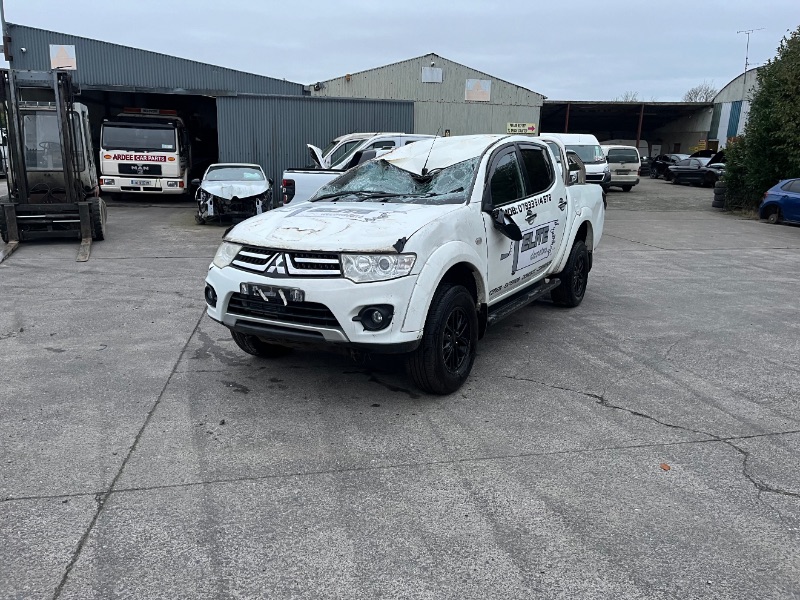 2014 MITSUBISHI L200 TROJAN DCB DI-D 4X4 for breaking