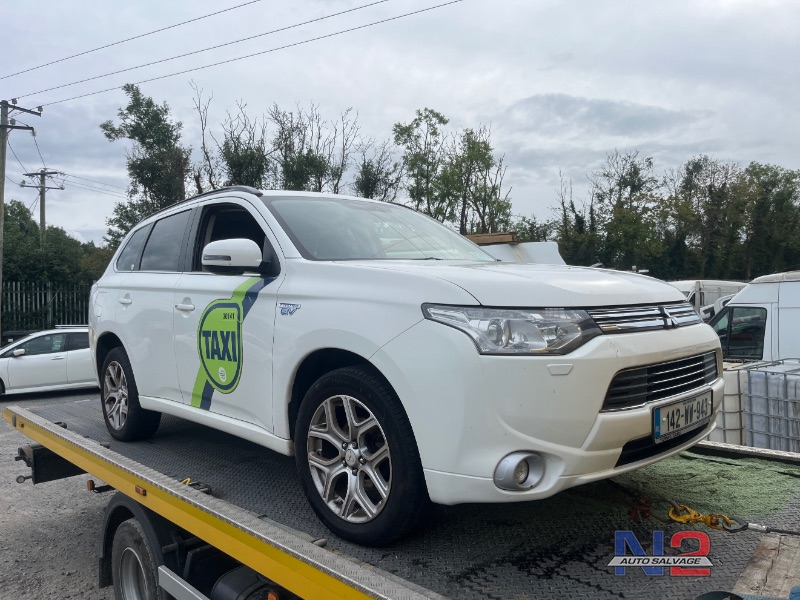2014 MITSUBISHI OUTLANDER 2.0 GX 4H PHEV 5DR A AUTO GX4H 200BHP for breaking