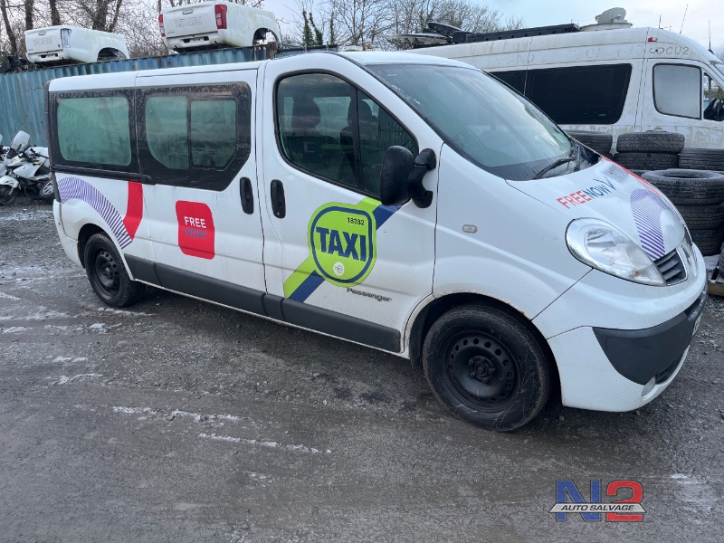 2014 RENAULT TRAFIC III LWB LR 9 SEATS 4DR AUTO for breaking