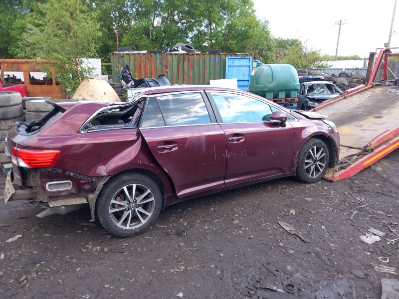 2014 TOYOTA AVENSIS 2.0 D-4D ICON ESTATE 5DR OVERMOUNT 126BHP for breaking