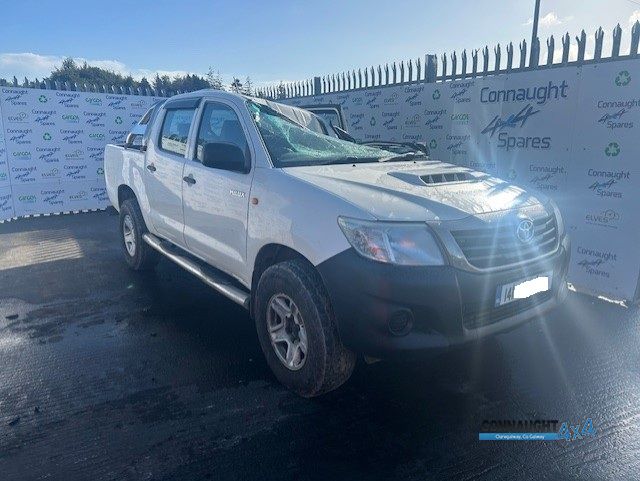 2014 TOYOTA HILUX 2.5 D-4D ACTIVE D/C 4WD 1 144BHP for breaking