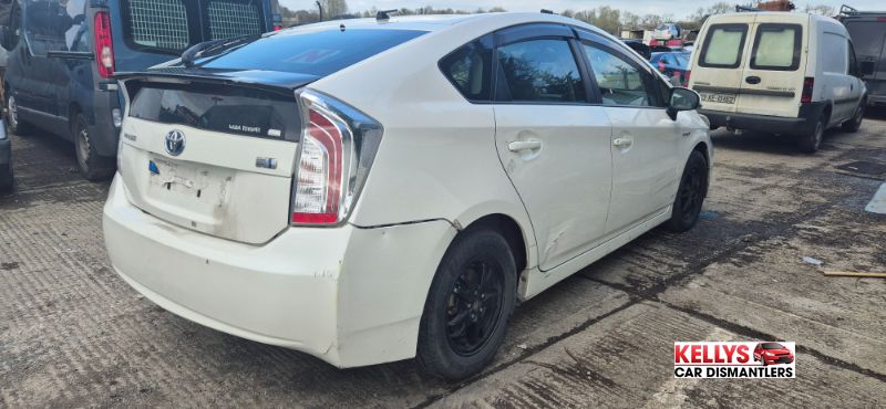 2014 TOYOTA PRIUS DAA-ZVW30 5DR AUTO for breaking