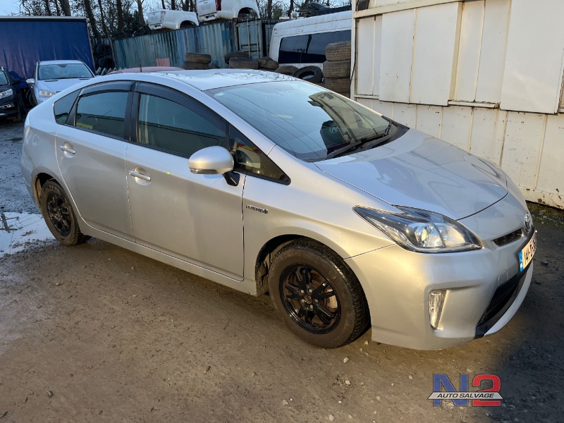2014 TOYOTA PRIUS ZVW30 5DR AUTO for breaking