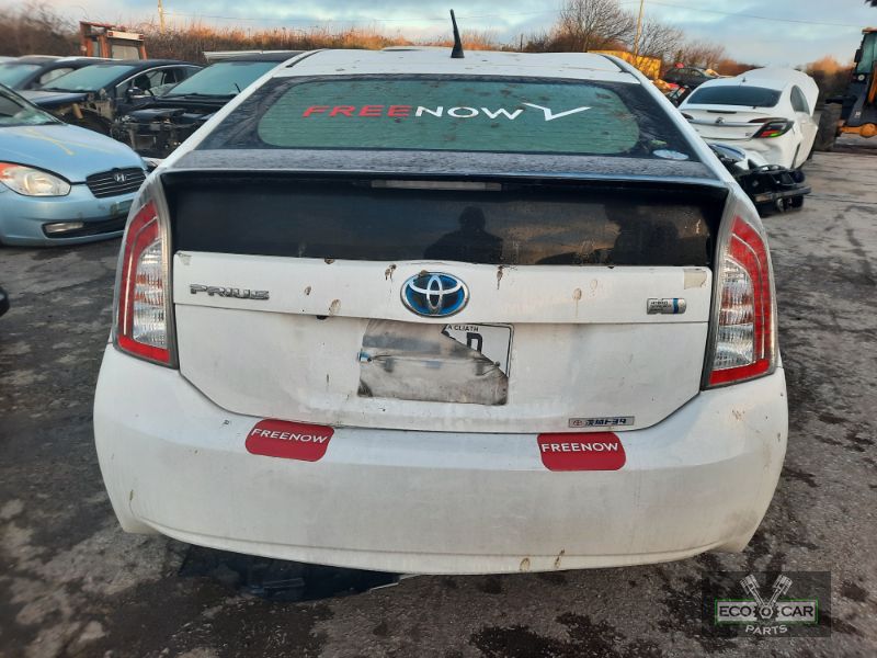 2014 TOYOTA PRIUS ZVW30 5DR AUTO for breaking