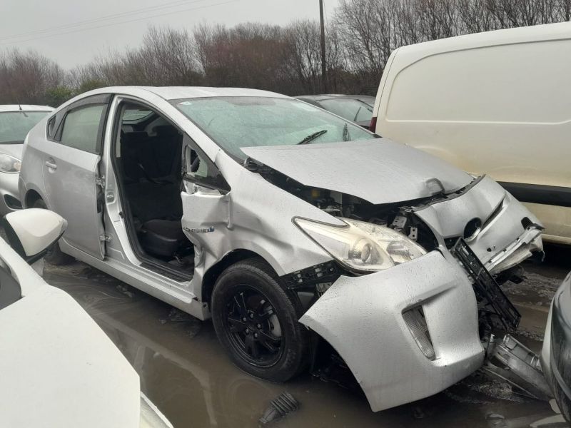 2014 TOYOTA PRIUS ZVW30 5DR AUTO for breaking