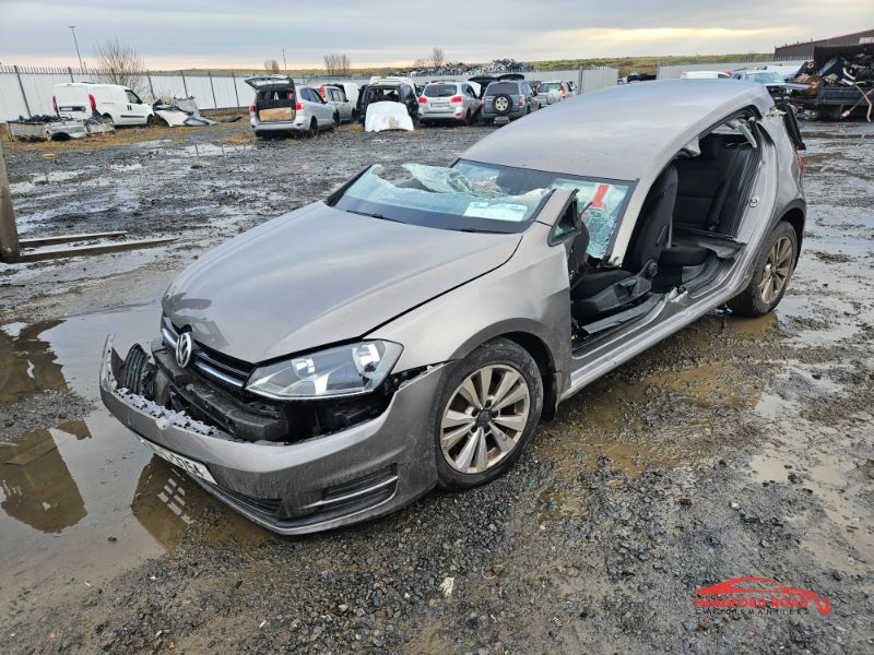 2014 VOLKSWAGEN GOLF 1.6 TDI SE BLUEMOTION 105PS 5DR AUTO for breaking