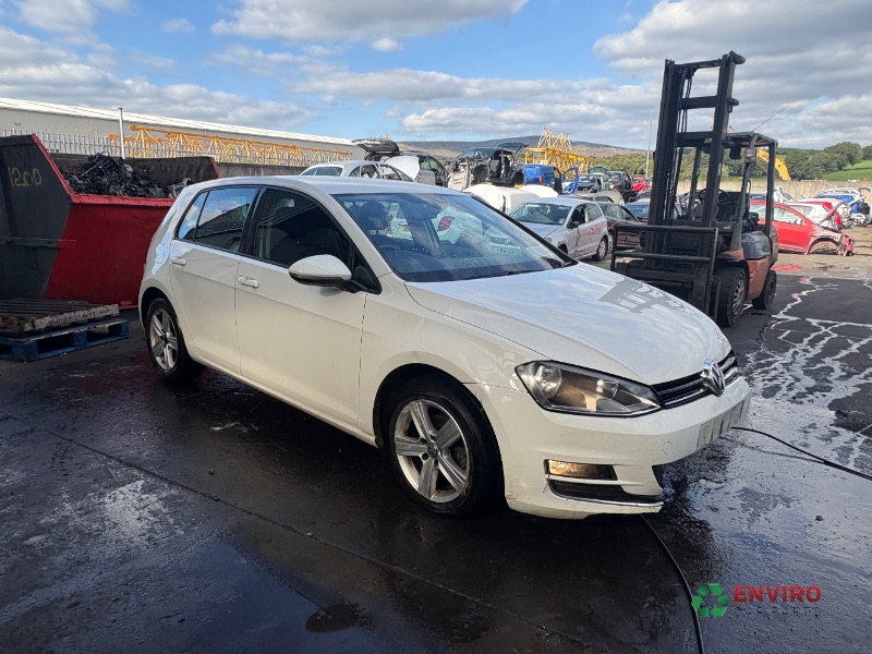 2014 VOLKSWAGEN GOLF HIGHLINE 1.6 TDI MANUAL 5SPEED 105HP 5DR 6SPEED FWD for breaking