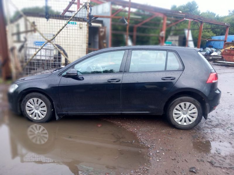 2014 VOLKSWAGEN GOLF TRENDLINE 1.6 TDI MANUAL 5SPEED 105HP 5DR for breaking