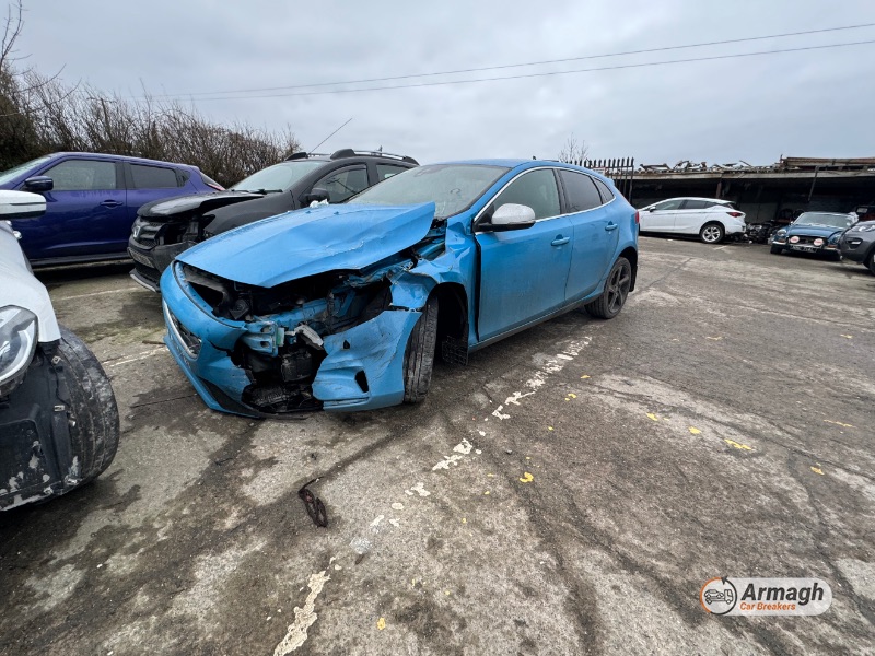 2014 VOLVO V40 R-DESIGN LUXURY D4 for breaking