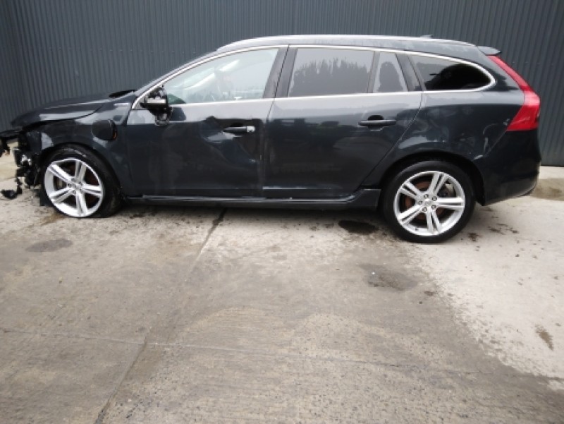 2014 VOLVO V60 2.4D D6 2.4 TD AWD 5DR AUTO for breaking