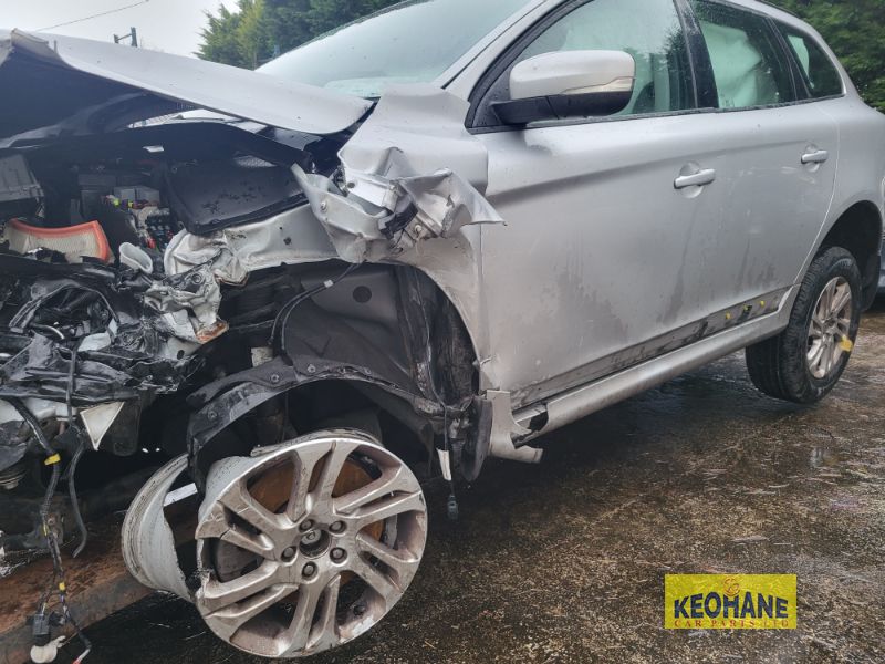 2014 VOLVO XC60 D4 FWD ES 5DR for breaking