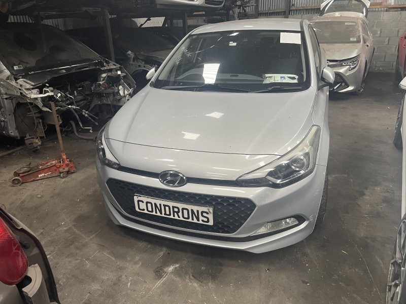 2015 HYUNDAI I20 PREMIUM 89BHP 5DR for breaking