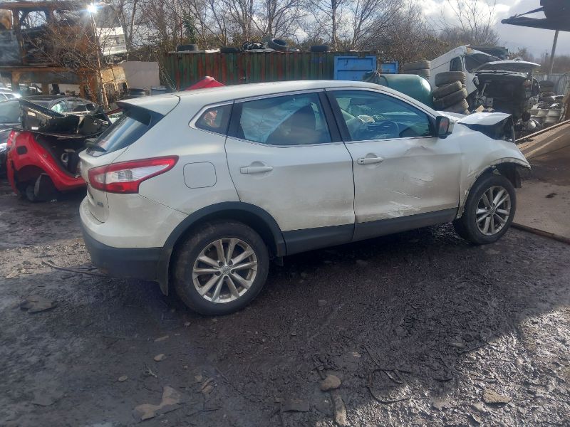 2015 NISSAN QASHQAI 1.5 SV SAFETY PK E6 4DR for breaking