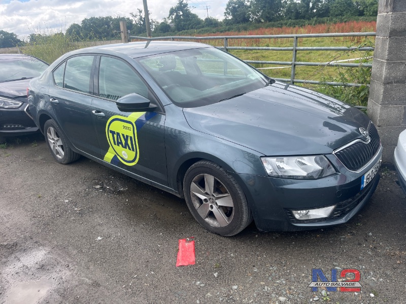 2015 SKODA OCTAVIA AMBITION 1.6 TDI 105HP DSG 4 4DR AUTO for breaking