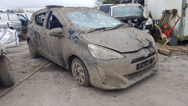 2015 TOYOTA AQUA 1.5 DAA-NHP10 5DR AUTO for breaking