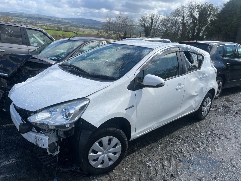 2015 TOYOTA AQUA 1.5 DAA-NHP10 5DR AUTO for breaking