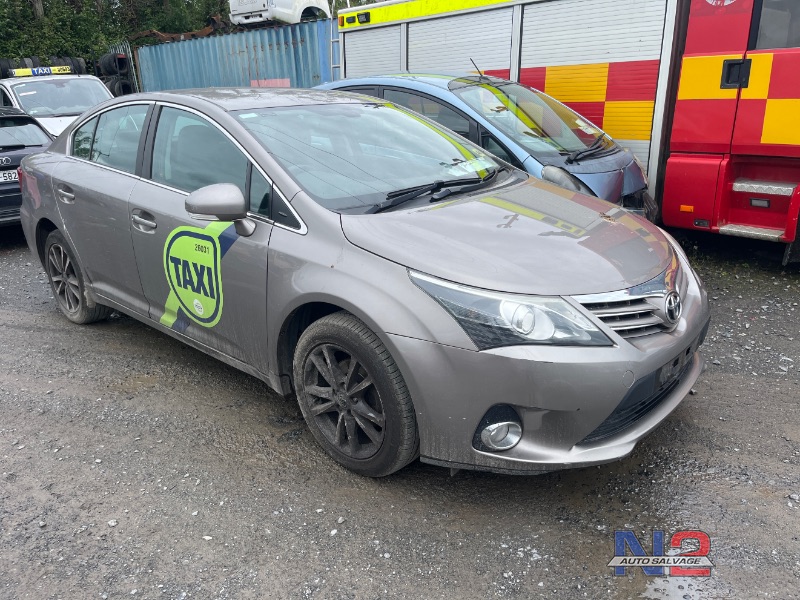 2015 TOYOTA AVENSIS 2.0 D-4D LUNA 4 4DR for breaking