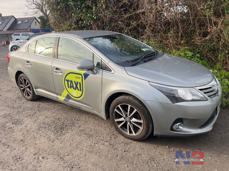 2015 TOYOTA AVENSIS 2.0 D-4D LUNA 4 4DR for breaking