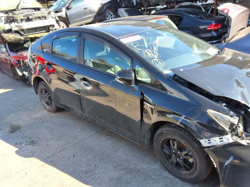 2015 TOYOTA PRIUS DAA-ZVW30 5DR AUTO for breaking