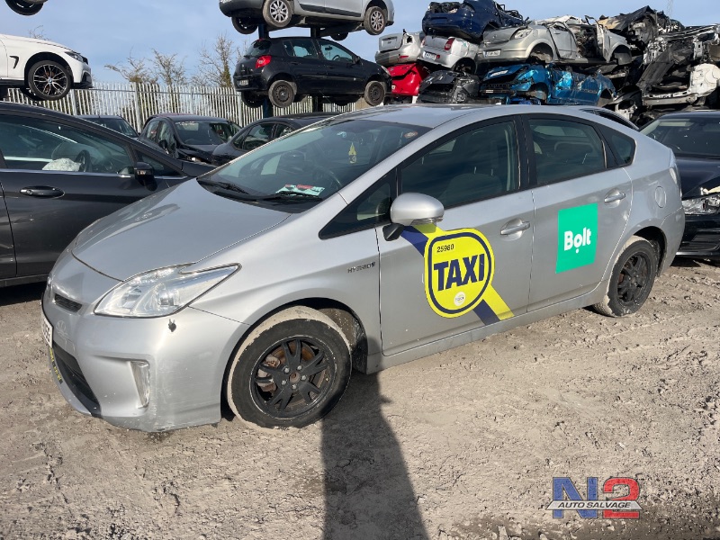 2015 TOYOTA PRIUS ZVW30 5DR AUTO for breaking