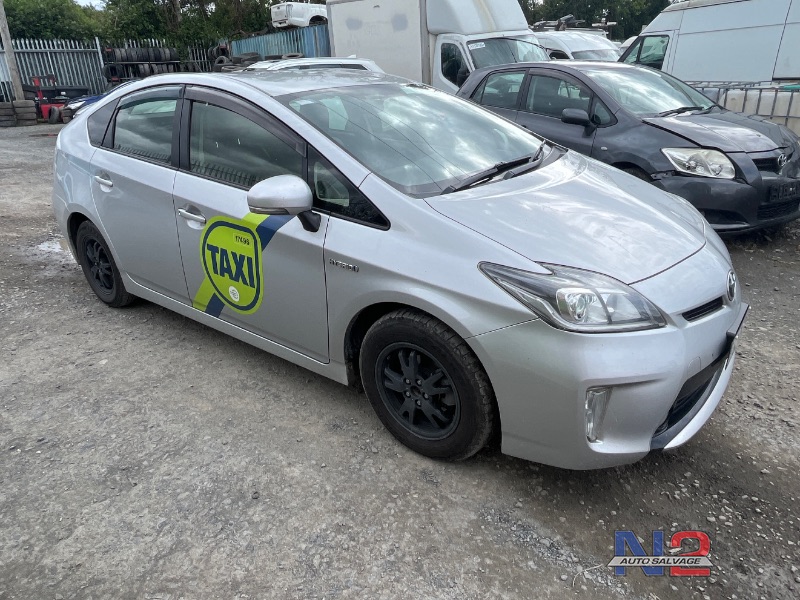 2015 TOYOTA PRIUS ZVW30 5DR AUTO for breaking