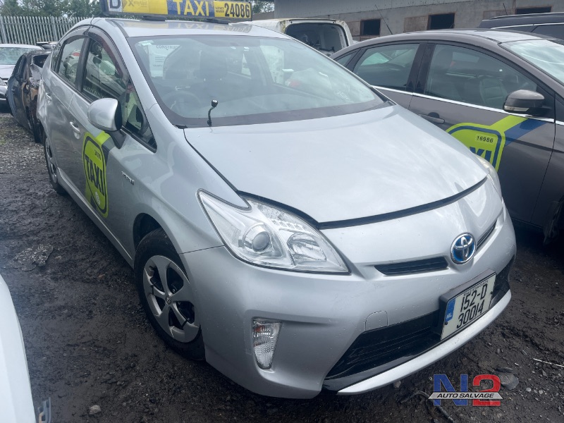 2015 TOYOTA PRIUS ZVW30 5DR AUTO for breaking