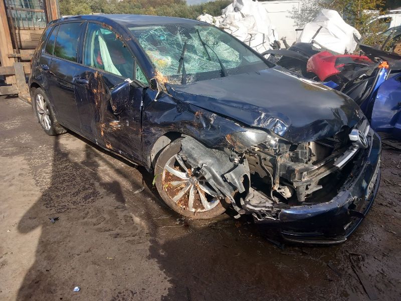 2015 VOLKSWAGEN GOLF 2.0 TDI GT BLUEMOTION 150PS 5DR for breaking