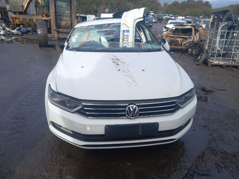 2015 VOLKSWAGEN PASSAT 1.6 TDI S BLUEMOTION 120PS 4DR for breaking