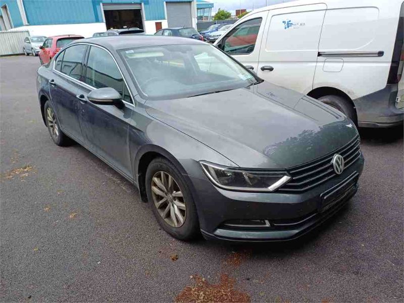2015 VOLKSWAGEN PASSAT COMFORTLINE 1.6 TDI MANUAL 6SPEED FWD 120HP 4DR for breaking