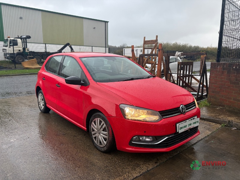 2015 VOLKSWAGEN POLO S for breaking