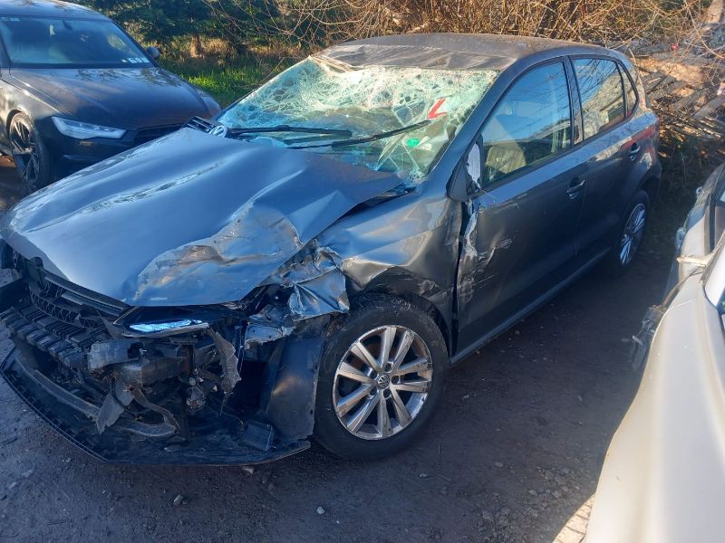 2015 VOLKSWAGEN POLO TRENDLINE 1.0 60HP MANUAL 5SPEED 5DR for breaking
