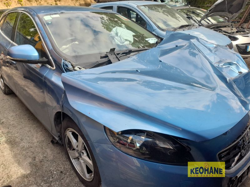 2015 VOLVO V40 D2 SE 5DR for breaking