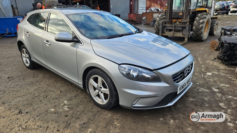 2015 VOLVO V40 R-DESIGN NAV D2 for breaking